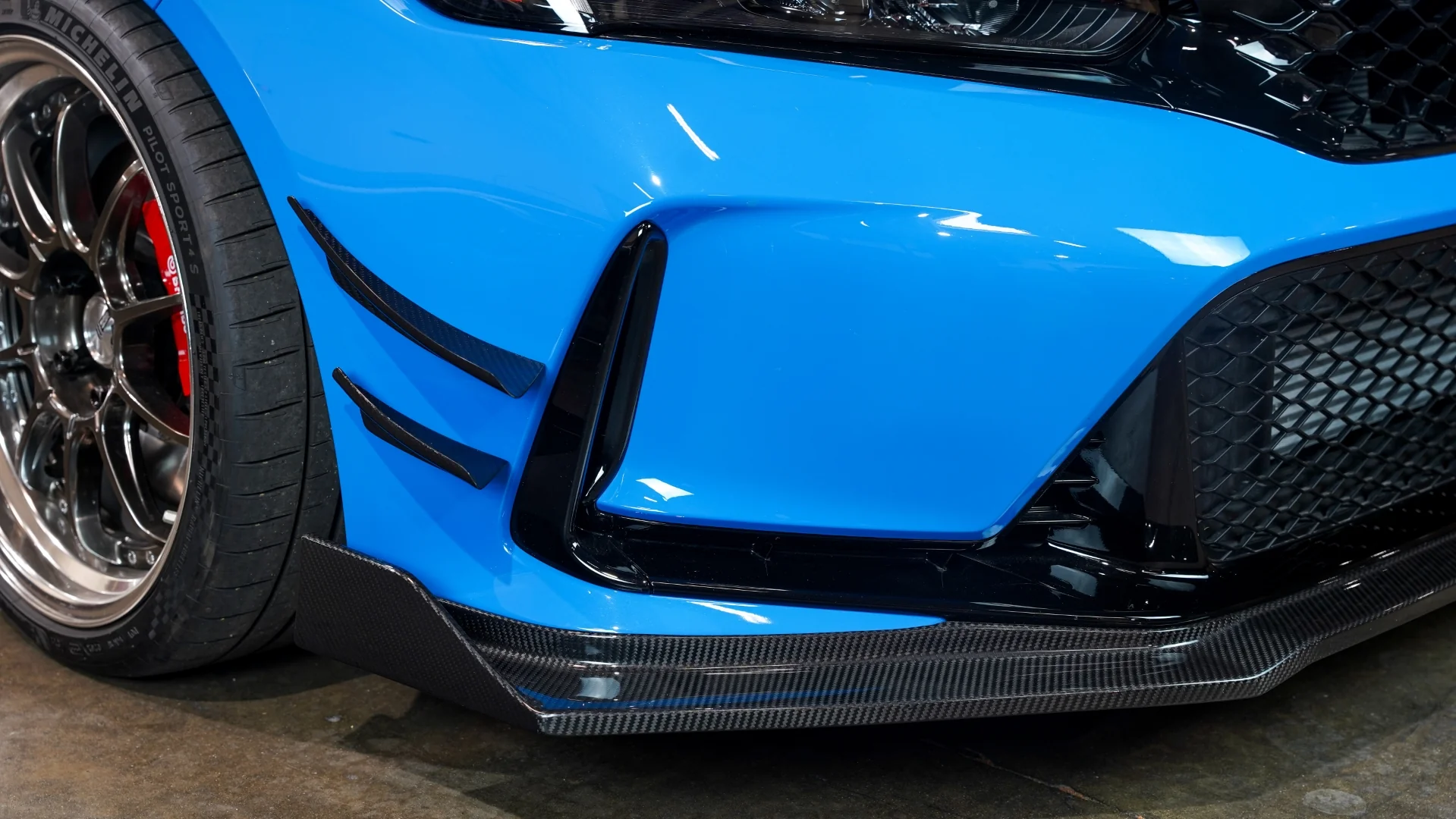 APR Performance Front Bumper Canards (Carbon) – Honda Civic Type R FL5 (2023+) - Chicane Australia