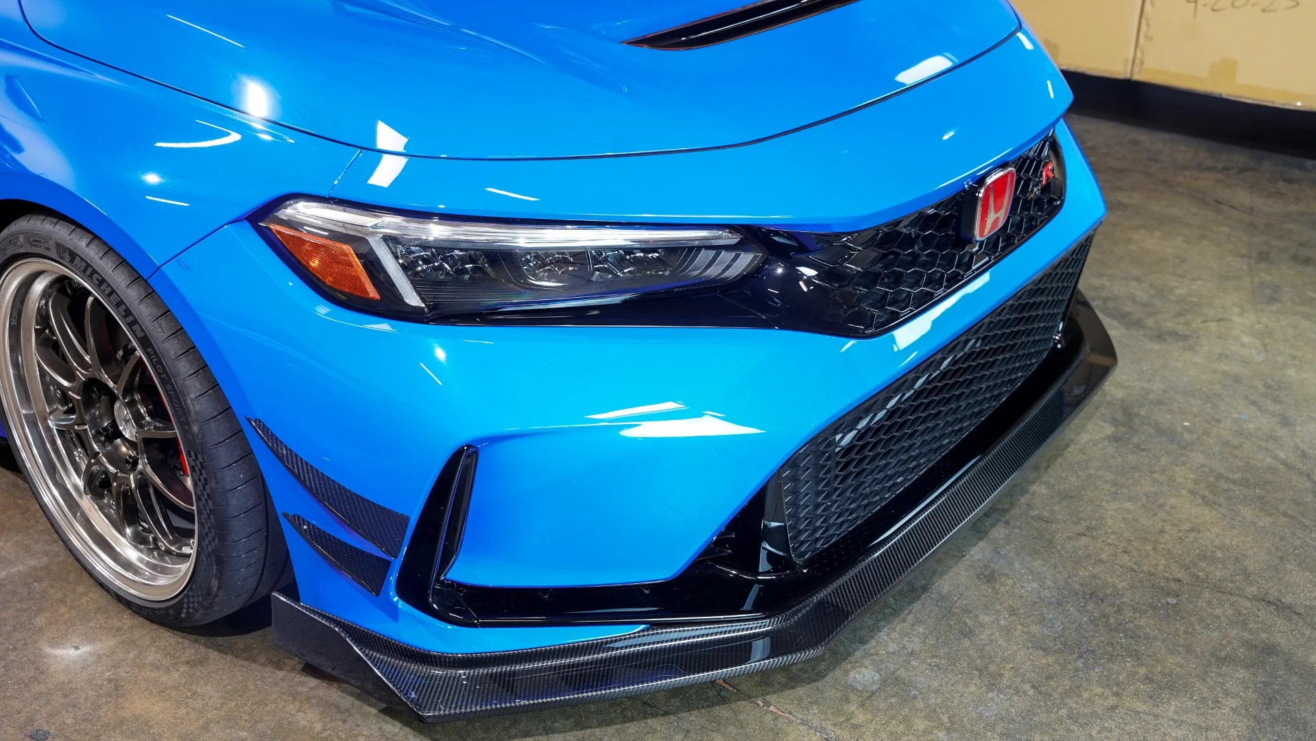 APR Performance Front Bumper Canards (Carbon) – Honda Civic Type R FL5 (2023+) - Chicane Australia