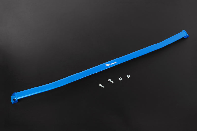 HARDRACE front strut brace – Nissan Kicks (P15) – blue brace with bolts and nuts on dark background - Hardrace